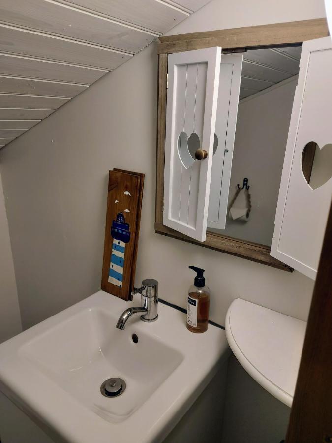 Grásteinn Guesthouse Þórshöfn Esterno foto