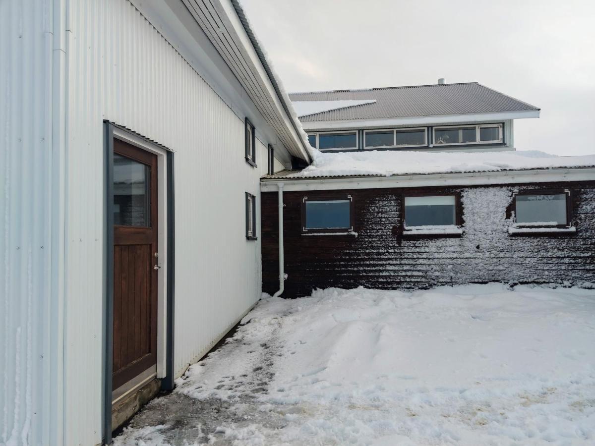 Grásteinn Guesthouse Þórshöfn Esterno foto