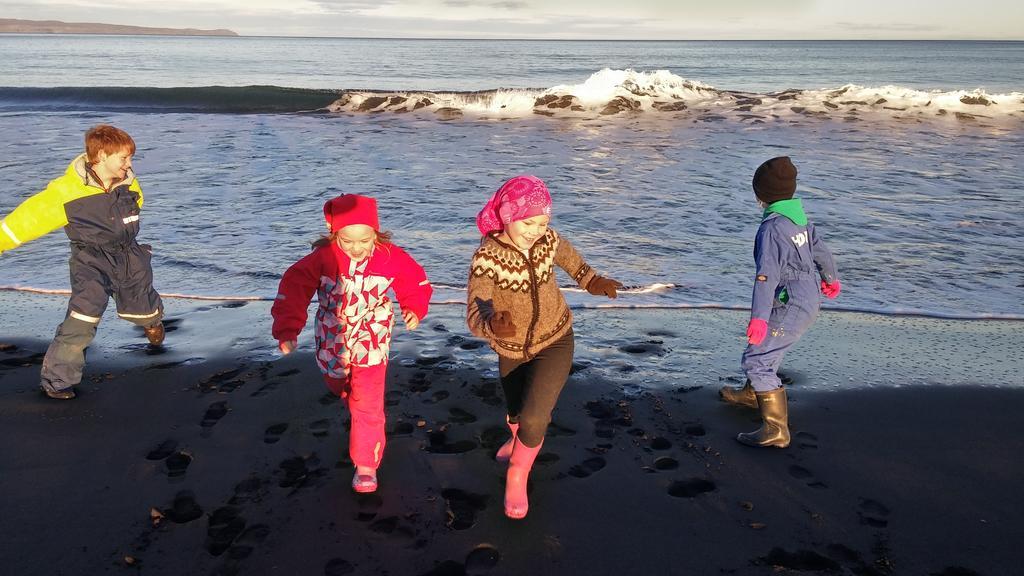 Grásteinn Guesthouse Þórshöfn Esterno foto