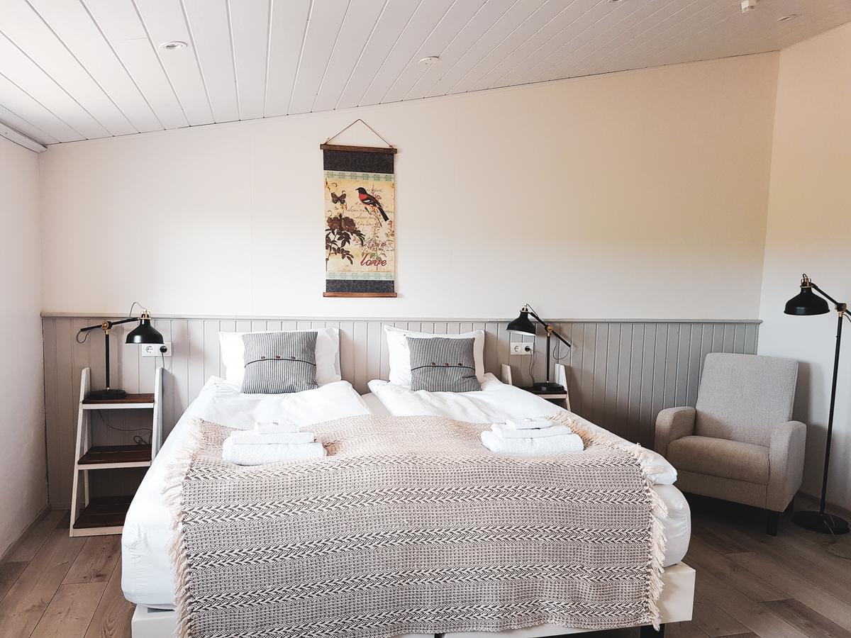 Grásteinn Guesthouse Þórshöfn Esterno foto