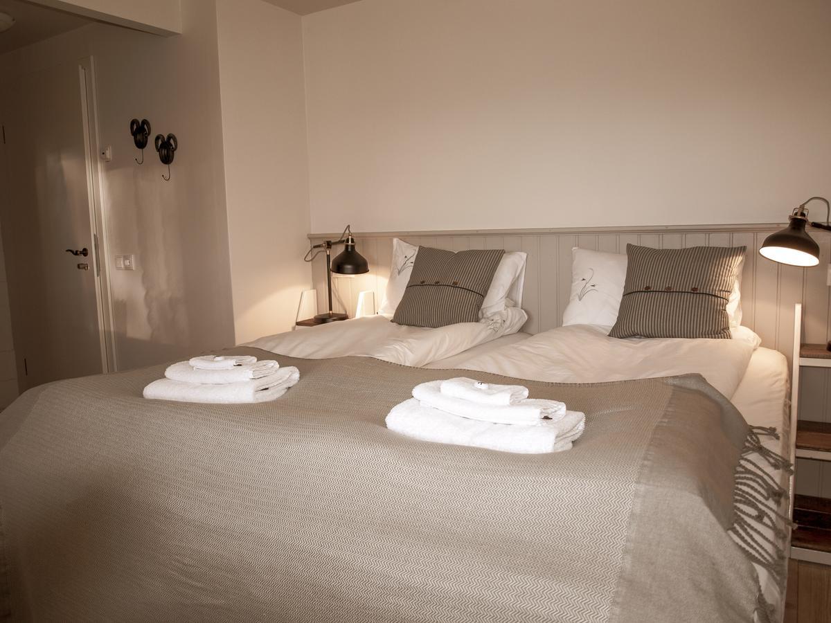 Grásteinn Guesthouse Þórshöfn Esterno foto