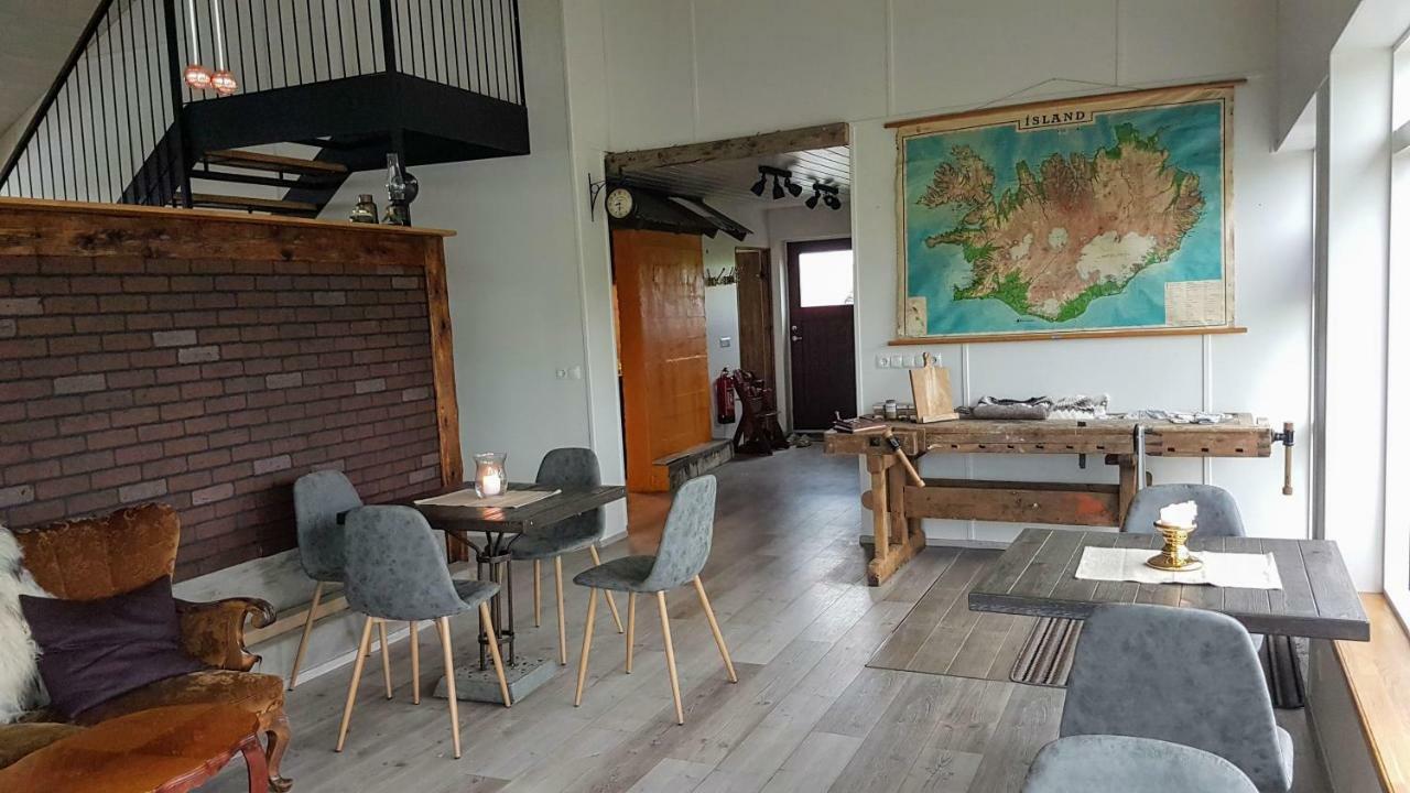 Grásteinn Guesthouse Þórshöfn Esterno foto
